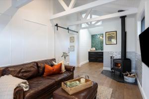 The Strand at The Vineyard McLaren Vale - King BR, Comp Minibar, Breakfast Prov, Fireplace