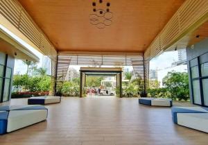 Modern Studio with City Views & Top Amenities