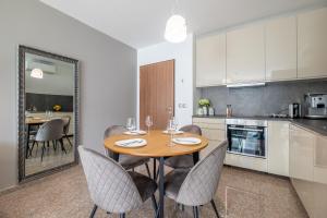 Modern Apartment 3 with Parking next to Bulgaria Mall