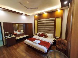The Kenilworth Mussoorie by Stotrak On Mall Road with On-site Parking