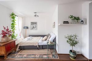 Charming Prague Apartment in Vrovice with Roof Terrace