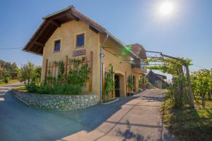 Vineyard Cottage Brodaric - Happy Rentals