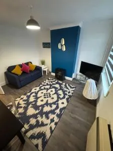 Sleek City Getaway - Walkable Free Parking - Oadby