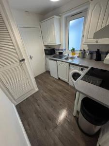 Sleek City Getaway - Walkable Free Parking