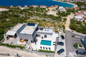 Luxury Villa Heated Pool, 6 persons, Jacuzzi, Sea View