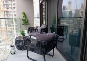 Bespoke Holiday Homes - Luxury 1BR in High Floor with Stunning Canal Views