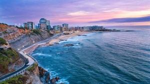 Apartment Stunning Rooftop Views, walk to beach, cafes, harbour