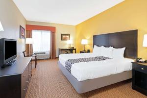 King Room - Mobility Access/Non-Smoking room in La Quinta by Wyndham Stillwater -University Area