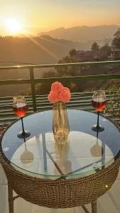 Romantic escape Kasauli by Elegance Homes - Barog