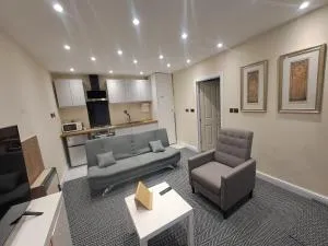 Petit Plaisir - Glazebury