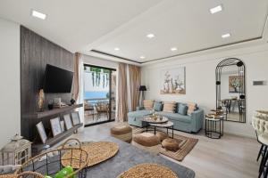 Lazuli Sea View Beachfront Ap 253