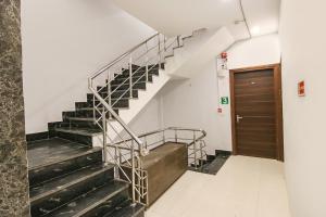 FabHotel Aerosky Inn - Nr Yashobhoomi Convention Centre