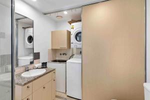 99 Cairns Tropical Escape - Ocean Views, CarPark