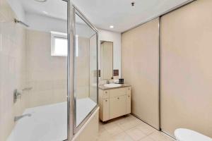 99 Cairns Tropical Escape - Ocean Views, CarPark