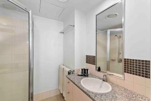 99 Cairns Tropical Escape - Ocean Views, CarPark