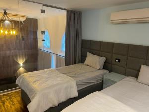 Marina Beach Front 3 Br Duplex