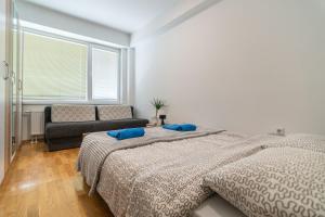 BLUE High end Apts by Eluxory