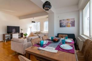 BLUE High end Apts by Eluxory