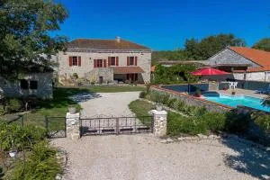 La Gaillardenque Gîtes - Farmhouse and Gîte - 圣马特