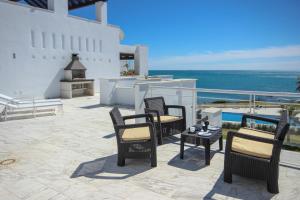 Beachfront Penthouse with Sea Views, Hot Tub, BBQ