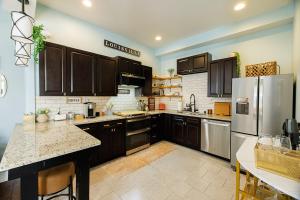 Opulence On Oak Street