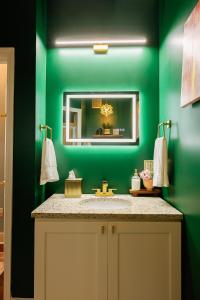 Opulence On Oak Street