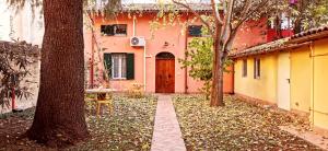 Charming Vintage Home by Piazza Maggiore with Garden