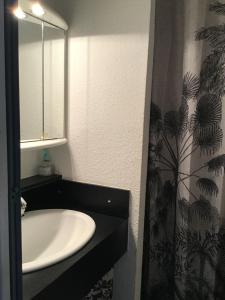 Charmant studio cabine avec piscine