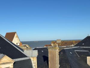 Appartements Mulberry duplex bien equipe 2 chambres petite vue sur mer plein centre d-Arromanches a 2 mn de la plage et pres de Bayeux : photos des chambres
