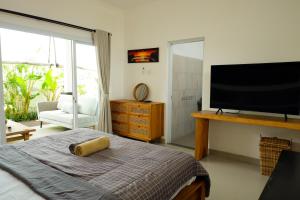 Villa Empat at Lima Bay