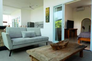 Villa Empat at Lima Bay