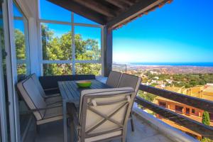 Three bedroom apartment La Mairena Elviria