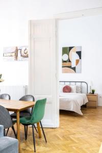 Charming & Elegant Grand Suite next to the Fashion St