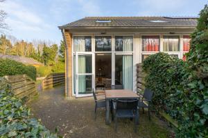 Welcome in - WoesteHoeve Sfeervol Vakantiehuisje in Zeeland aan Zee, Dicht bij Strand & Natuur