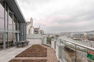 Waterside Living I Luxe Apartments