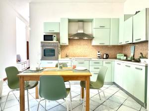 Seasuntour - Over the Rainbow