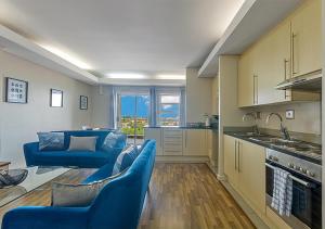 Stylish U15 Genisis on Fairmount