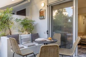 Vouliagmeni Square Resort