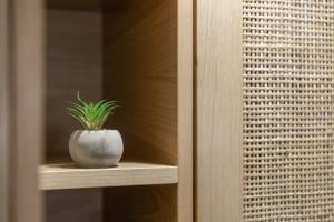 Vouliagmeni Square Resort