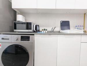 Fully Furnished Cozy Studio at JVC Dubai, Short Drive to Dubai Marina, JBR, Downtown Dubai