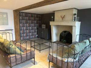 Maisons de vacances Manoir d-Exception - 20 Personnes - Piscine, Baby-Foot & Tapis de Course : photos des chambres