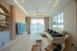 Chiang Mai City 4Bedroom pool villa Near Airport