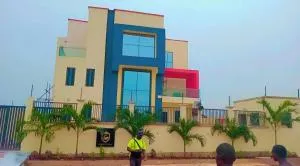 Kingsgate Luxury Suites - Ogere