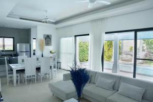 Villa Cannes with gym and tennis court