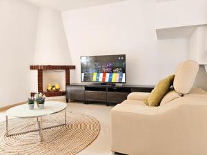 Two bed House in Calahonda just 1km to the beach