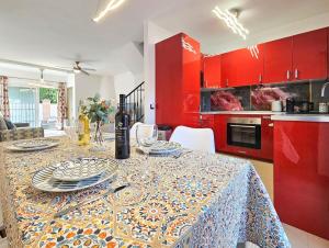 Two bed House in Calahonda just 1km to the beach