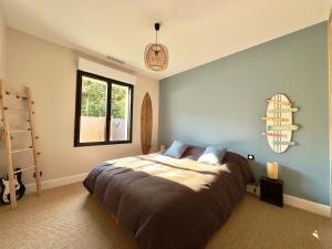 Sublime maison de vacances piscine au cœur des pins, proche plage