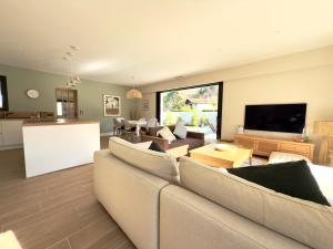 Sublime maison de vacances piscine au cœur des pins, proche plage