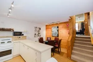 Misty Gables 2 24 Townsend St - Beloka