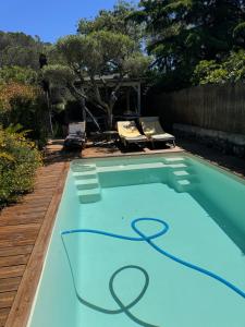 Maisons de vacances Maison 3 chambres avec piscine dans un jardin luxuriant : photos des chambres